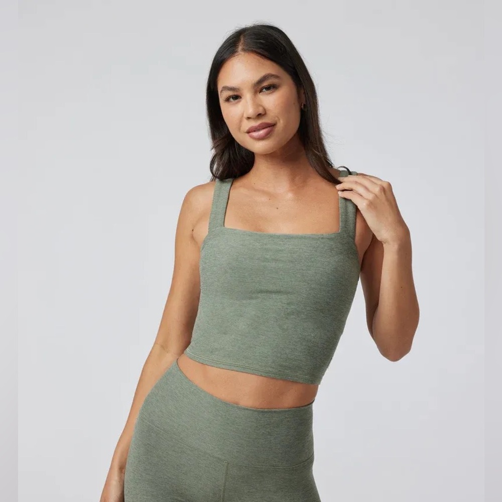 Vuori elevation square neck tank in pistachio. Size small. Gently worn